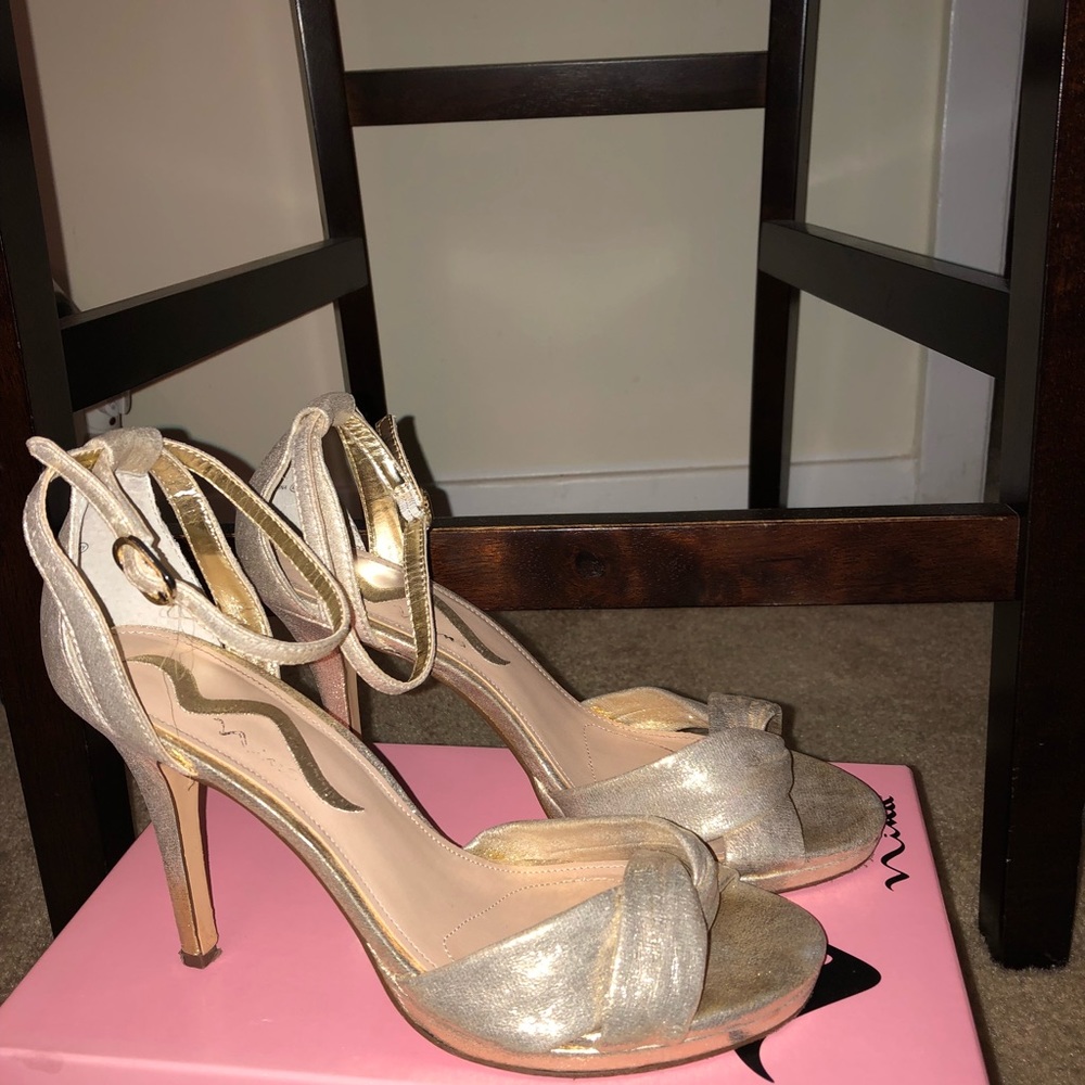 Gold dress heels - Picture 3 of 6